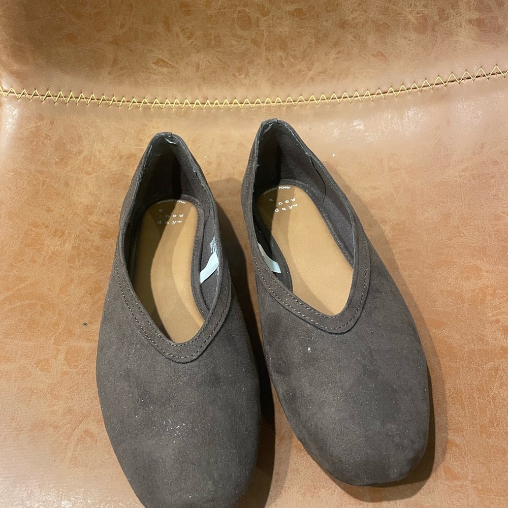 Universal Thread Women's Black Suede Ballet Flats